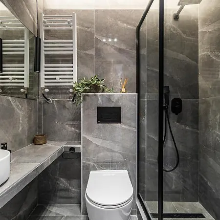 Juno By Halu! Stylish In The Center Tessalónica